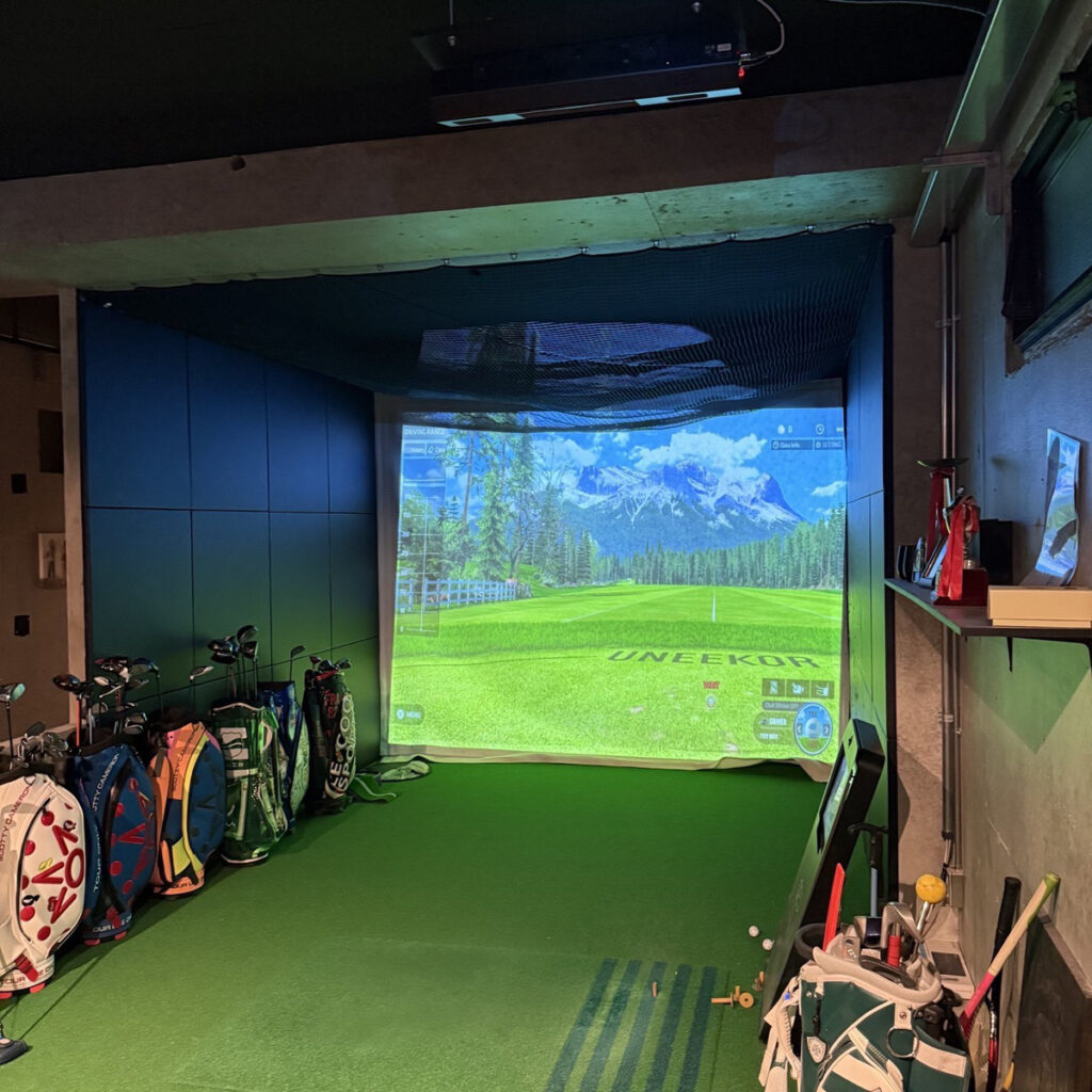 THE GOLF BAR